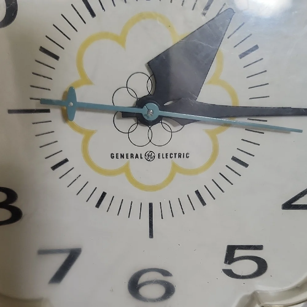 GE Vintage Cream Wall Clock